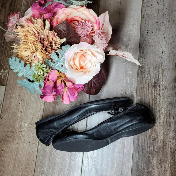 Stuart Weitzman Black Ballet Slip on Leather Flats Round Toe Women's Size 7.5M - Picture 12 of 12